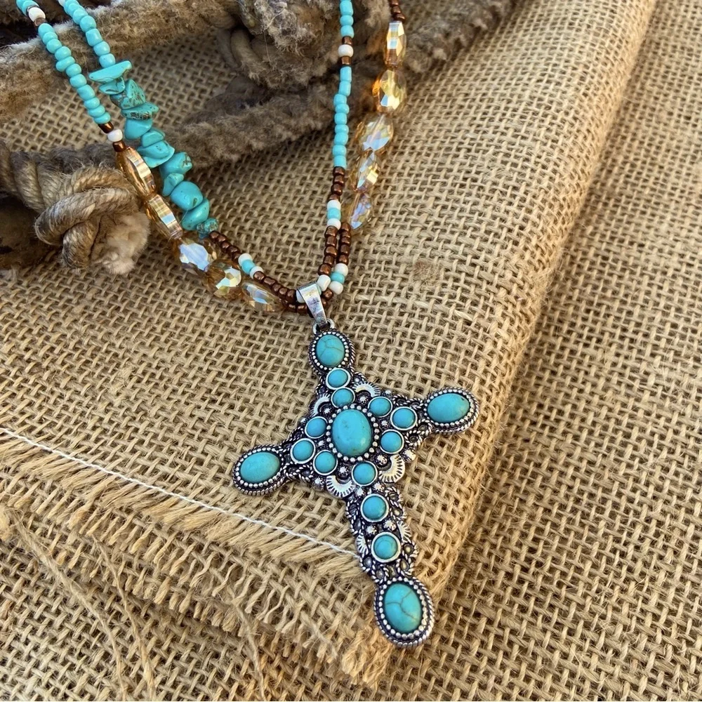 Faux Turquoise Western Beaded Necklace - Picture 3 of 9